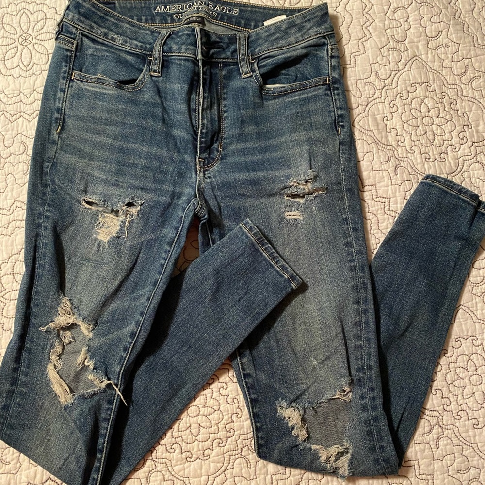 American Eagle super stretch distressed skinny jeans, size 4